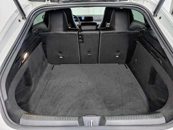 Mercedes-Benz CLA180 14 of 16