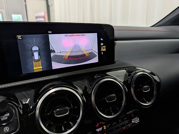 Mercedes-Benz CLA180 9 of 16