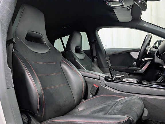 Mercedes-Benz CLA180 11 of 16