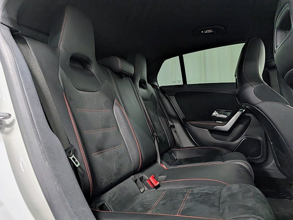 Mercedes-Benz CLA180 13 of 16