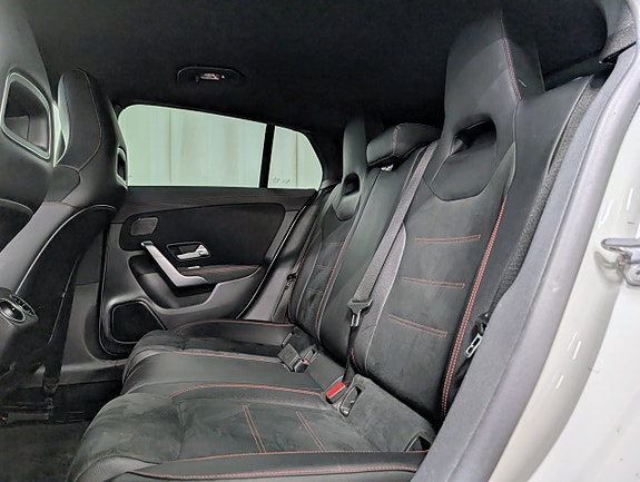 Mercedes-Benz CLA180 12 of 16