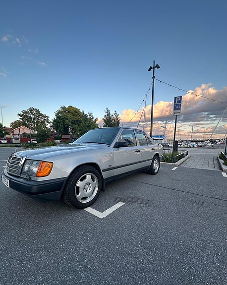 Mercedes-Benz 200 12 of 14