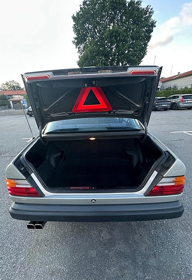 Mercedes-Benz 200 9 of 14