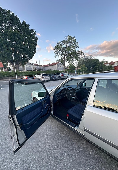 Mercedes-Benz 200 4 of 14
