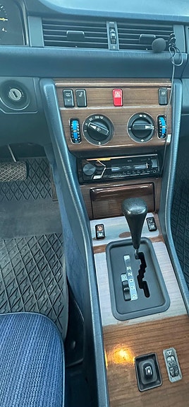 Mercedes-Benz 200 5 of 14