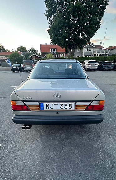 Mercedes-Benz 200 8 of 14