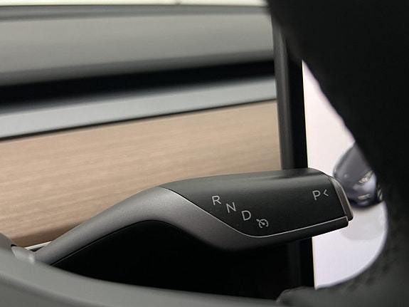 Tesla Model Y 22 of 30