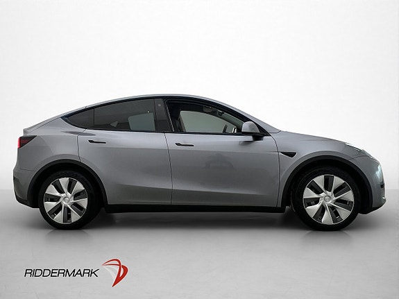 Tesla Model Y 10 of 30