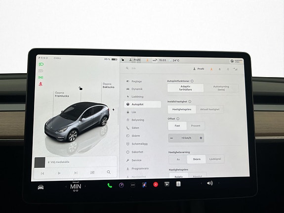Tesla Model Y 28 of 30