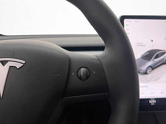 Tesla Model Y 21 of 30