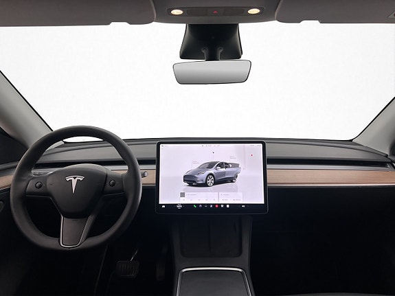 Tesla Model Y 14 of 30