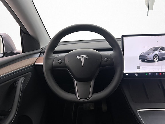 Tesla Model Y 15 of 30
