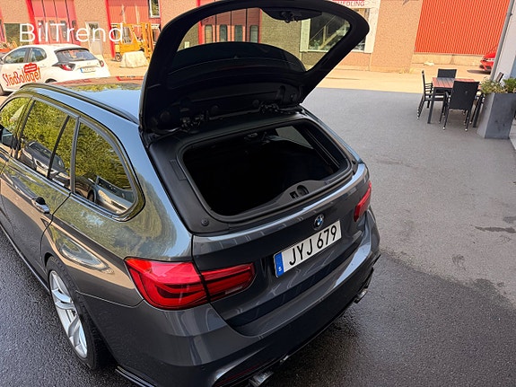 BMW 330d 16 of 26