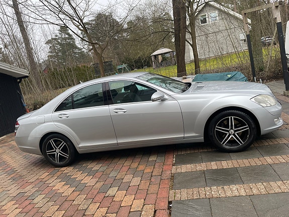Mercedes-Benz S350 2 of 5