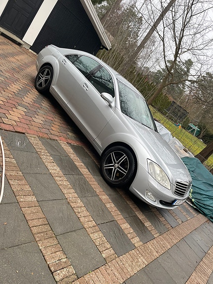 Mercedes-Benz S350 3 of 5