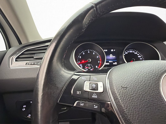 Volkswagen Tiguan 16 of 30