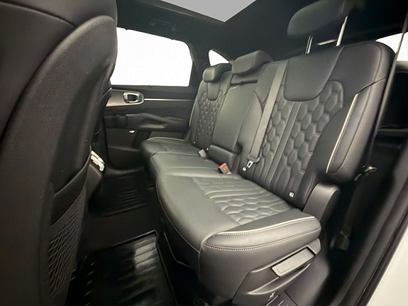 Kia Sorento 21 of 30