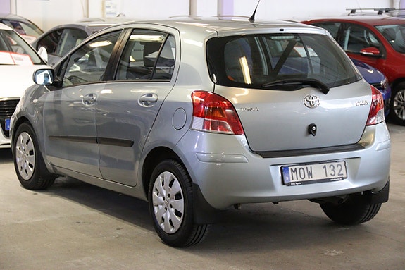 Toyota Yaris 5 of 13