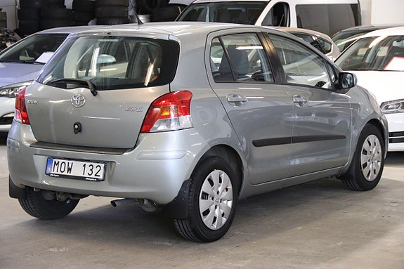 Toyota Yaris 4 of 13