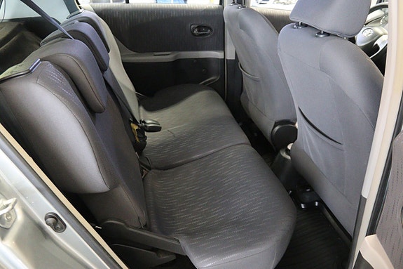 Toyota Yaris 10 of 13