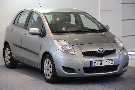 Toyota Yaris 3 of 13