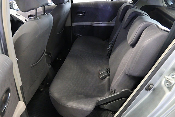 Toyota Yaris 8 of 13