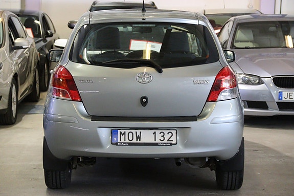 Toyota Yaris 13 of 13