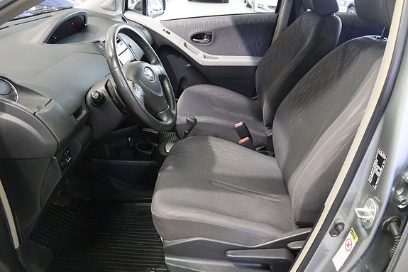 Toyota Yaris 6 of 13