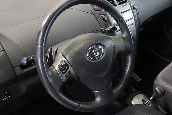 Toyota Yaris 11 of 13