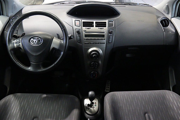 Toyota Yaris 12 of 13