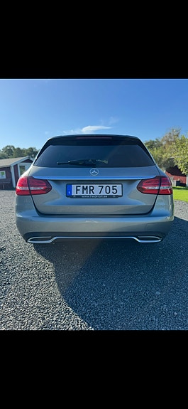 Mercedes-Benz C250 2 of 7