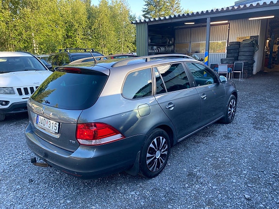 Volkswagen Golf V 8 of 8