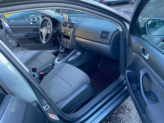 Volkswagen Golf V 4 of 8
