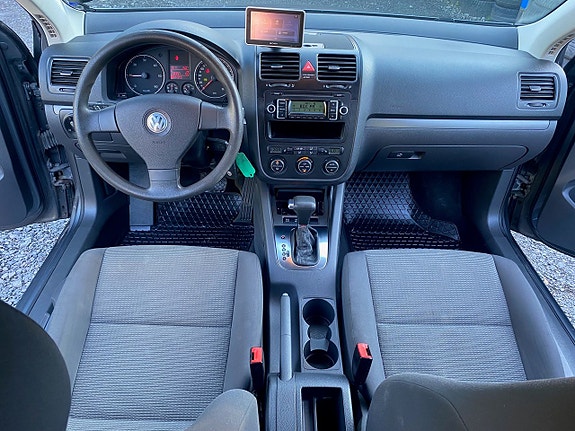 Volkswagen Golf V 2 of 8