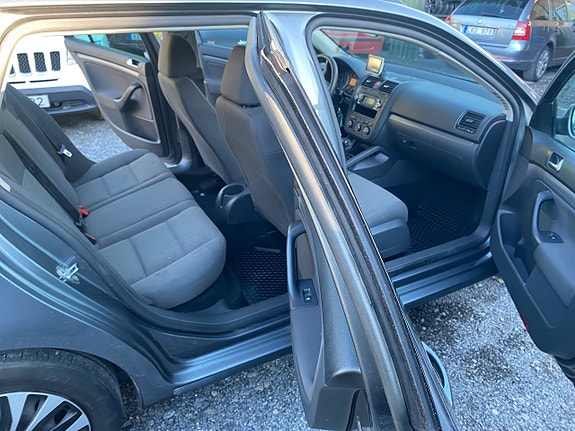 Volkswagen Golf V 3 of 8