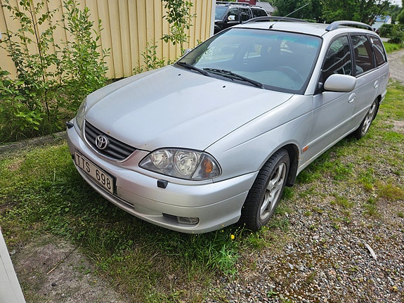 Toyota Avensis 2 of 2