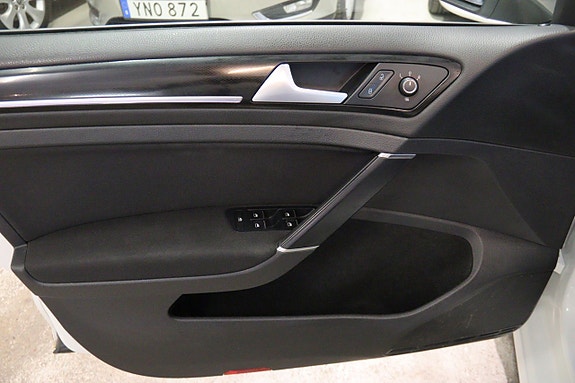 Volkswagen Golf VII 7 of 14