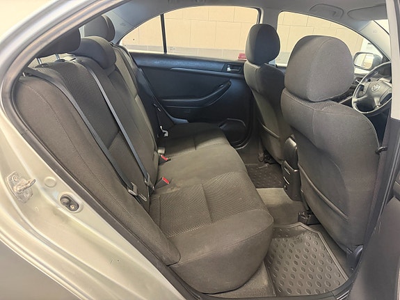 Toyota Avensis 10 of 13