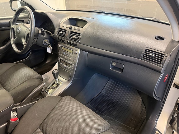 Toyota Avensis 12 of 13