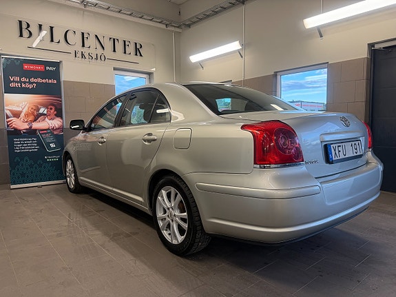 Toyota Avensis 2 of 13