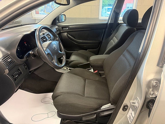 Toyota Avensis 7 of 13