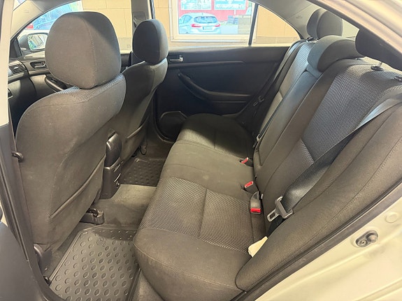 Toyota Avensis 9 of 13