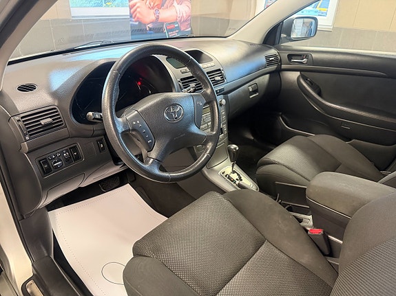 Toyota Avensis 8 of 13