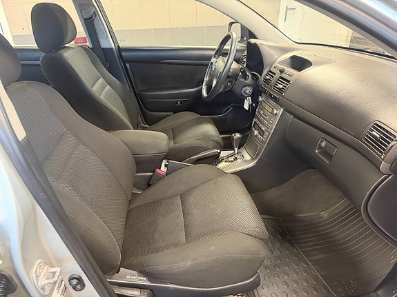 Toyota Avensis 11 of 13