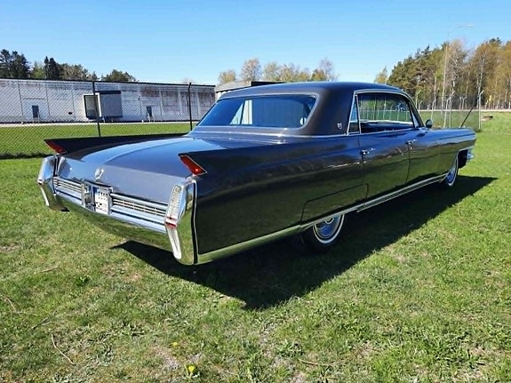 Cadillac Fleetwood 11 of 30