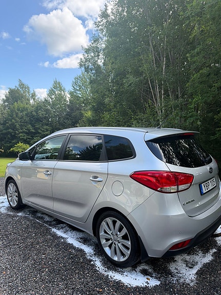 Kia Carens 5 of 8