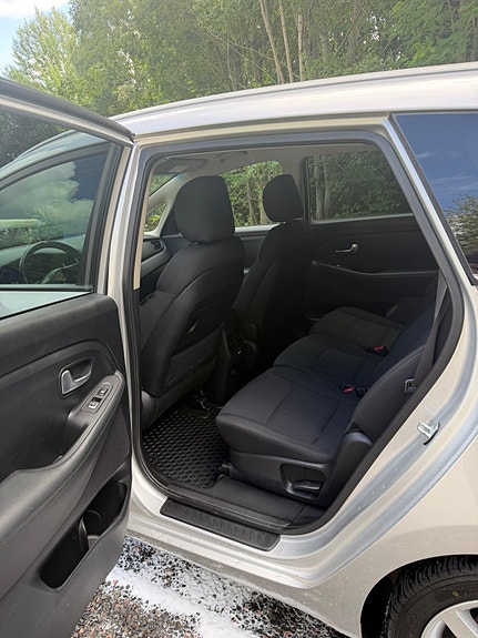 Kia Carens 7 of 8