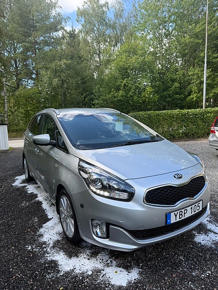 Kia Carens 4 of 8