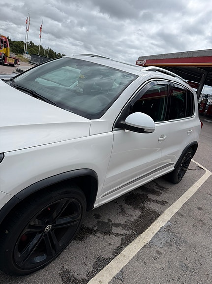 Volkswagen Tiguan 2 of 8