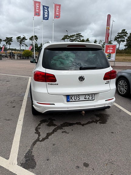 Volkswagen Tiguan 3 of 8